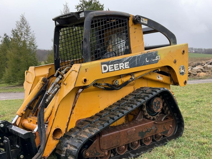 2003-deere-ct332-image-2