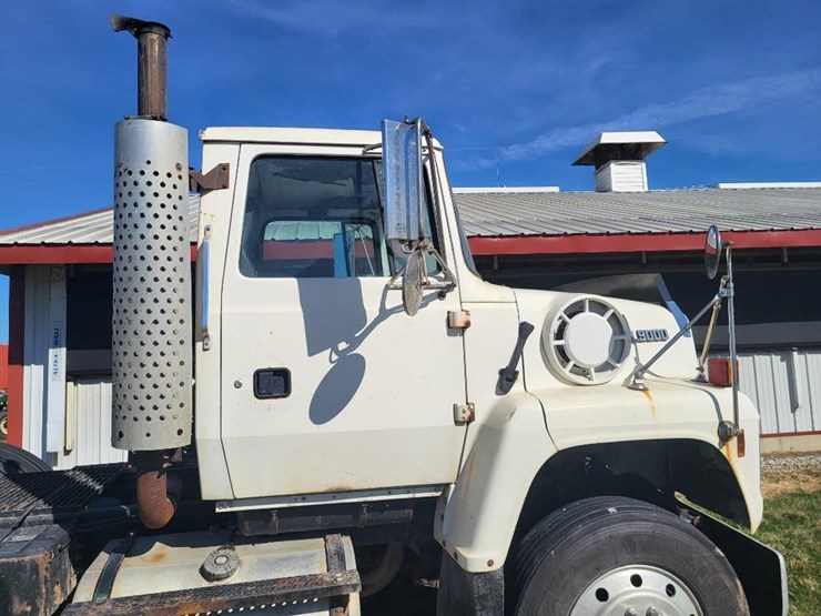 1995-ford-l9000-tandem-axle-day-cab-semi-image-44