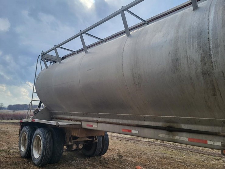 1996-warren-tandem-axle-feed-semi-trailer-image-6