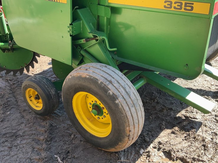 john-deere-335-image-17