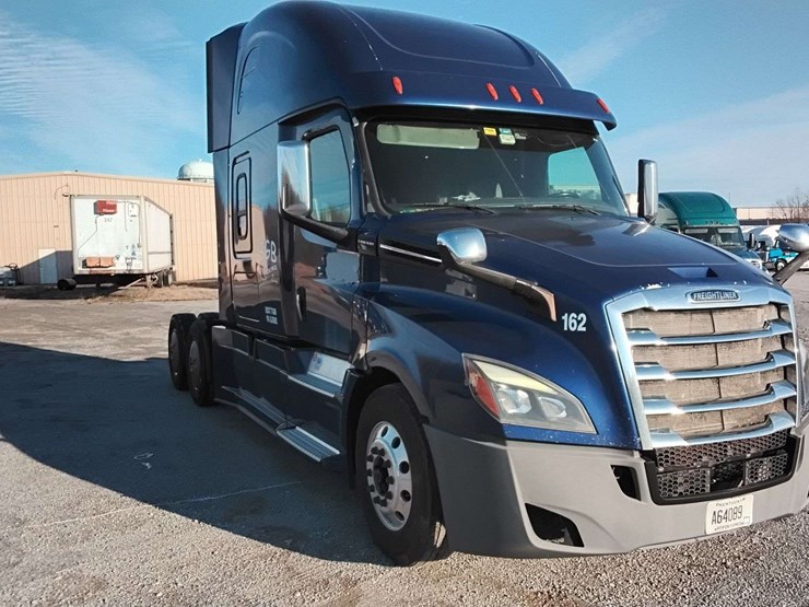2018-freightliner-cascadia-126-image-3
