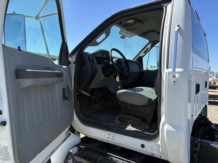 2015-ford-f650-image-9