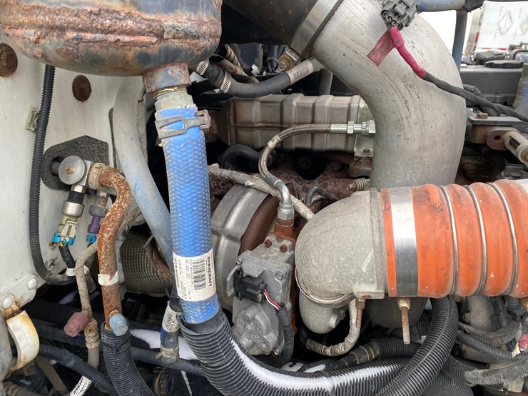 2016-peterbilt-325-image-36