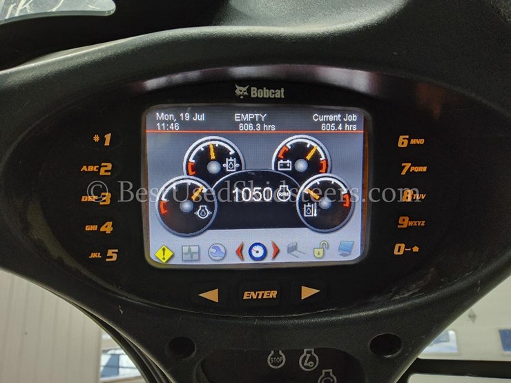 2020-bobcat-t770-image-33