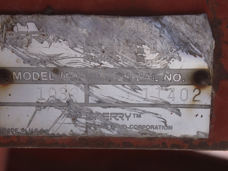 new-holland-1033-image-40