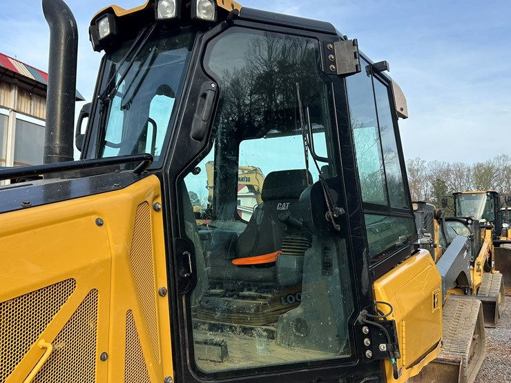 2023-caterpillar-d1-image-43