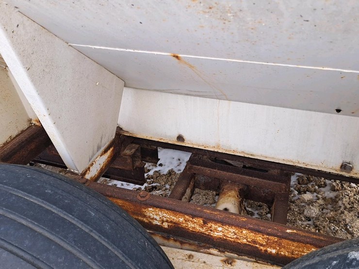 #710-•-fs-fertilizer-spreader-image-20