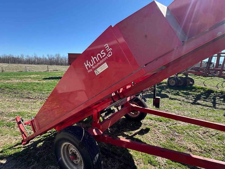 kuhns-1034-hay-accumulator---field-ready-image-21