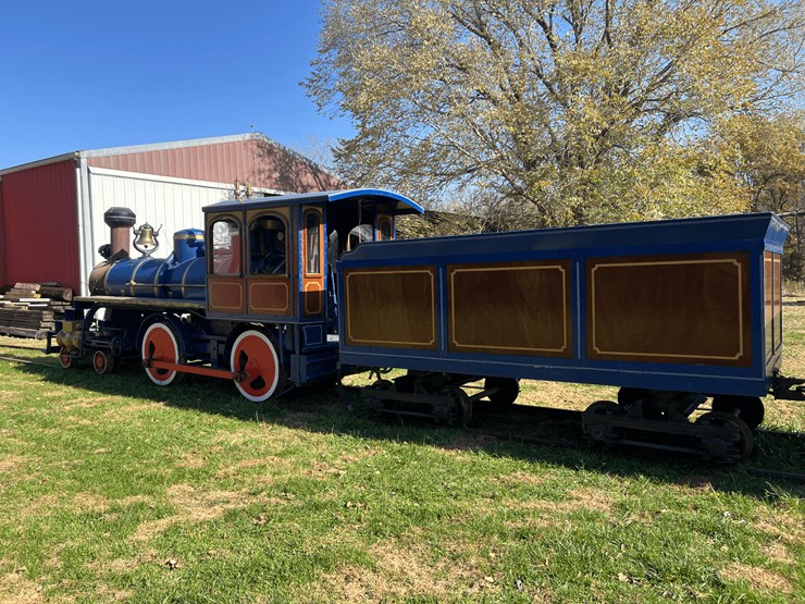 frick-steam-locomotive-with-track-image-16