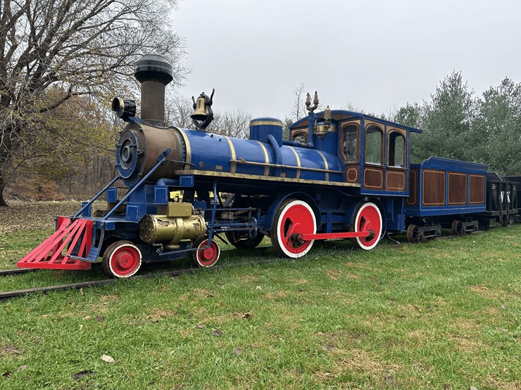 frick-steam-locomotive-with-track-image-1
