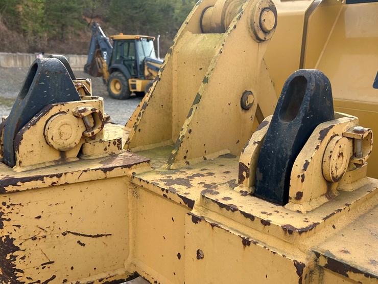 2015-caterpillar-d6t-lgp-image-52