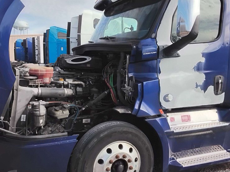 2018-freightliner-cascadia-126-image-5