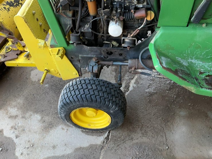 john-deere-332-image-11