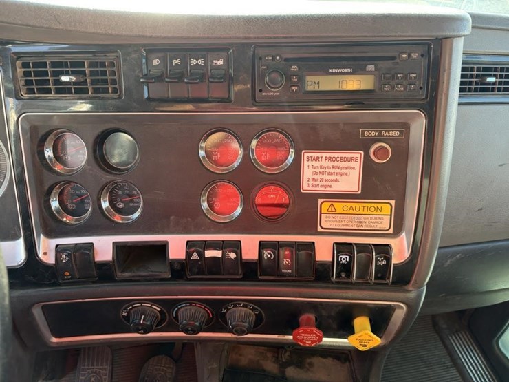 2009-kenworth-t800-image-17