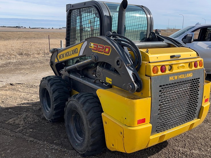new-holland-l320-image-4