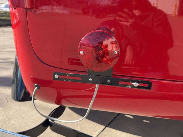 1937-international-d2-panel-truck-image-52