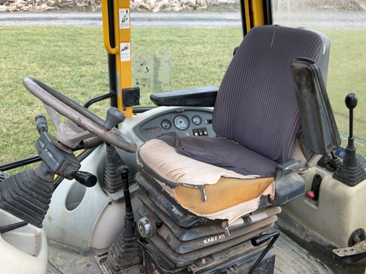 #360-•-2000-komatsu-4x4-utility-backhoe-image-24