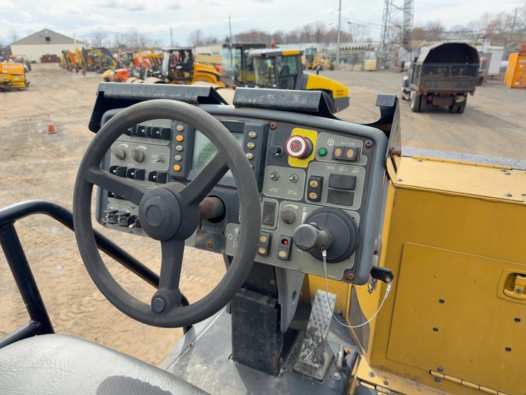 2010-caterpillar-ap-555e-image-42