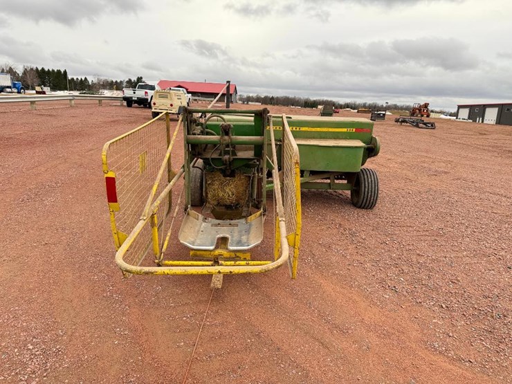 john-deere-336-image-3