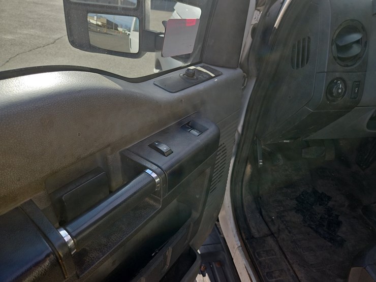 2014-ford-f550-xl-image-21