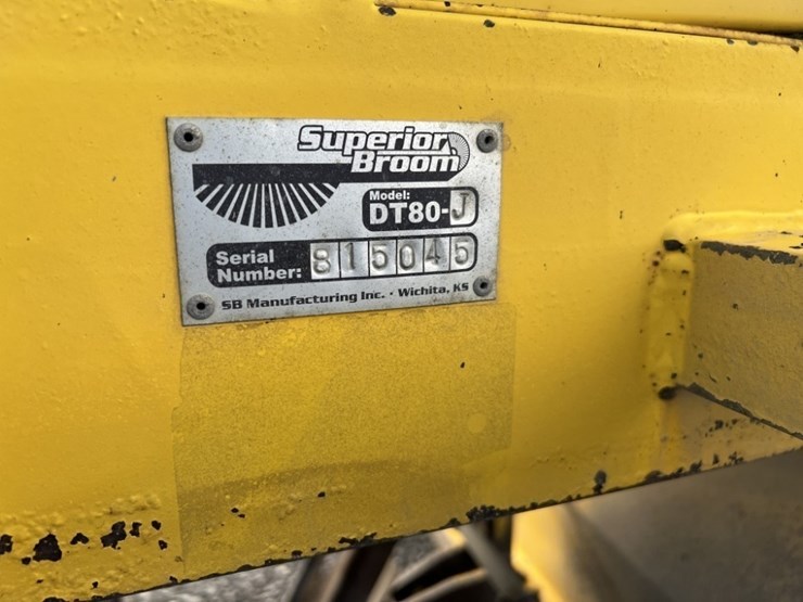 2015-superior-broom-dt80j-image-41
