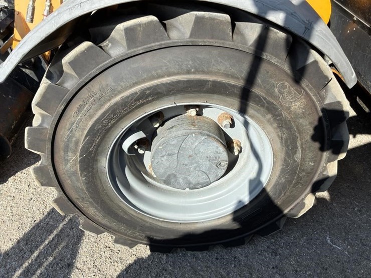 2015-jcb-525-image-11