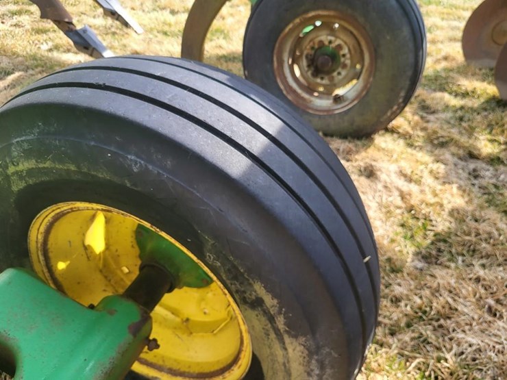 john-deere-2700-image-33