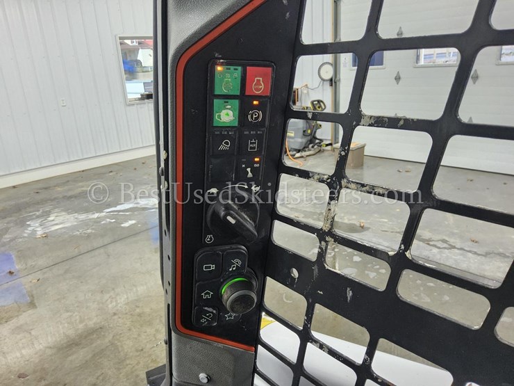 2021-bobcat-t64-image-21