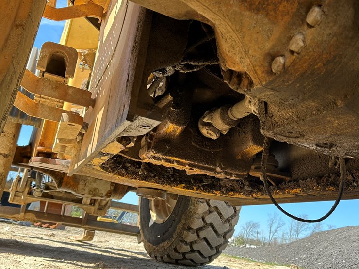 2010-deere-544k-image-60