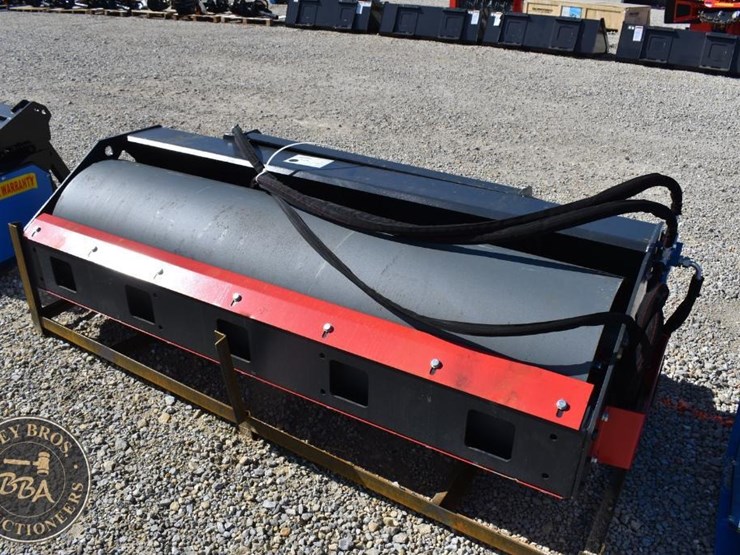 raytree-vibratory-roller-attachment-43399-image-1