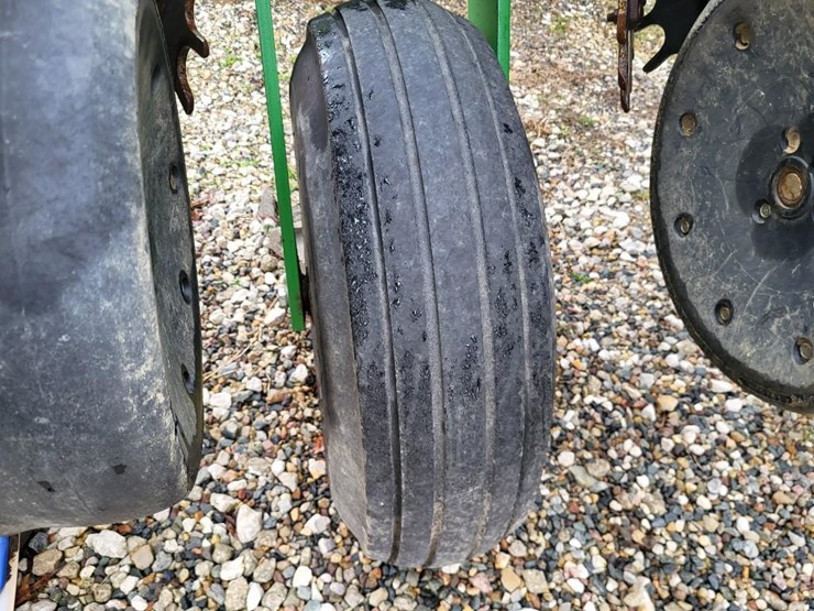 2010-john-deere-1770nt-image-39