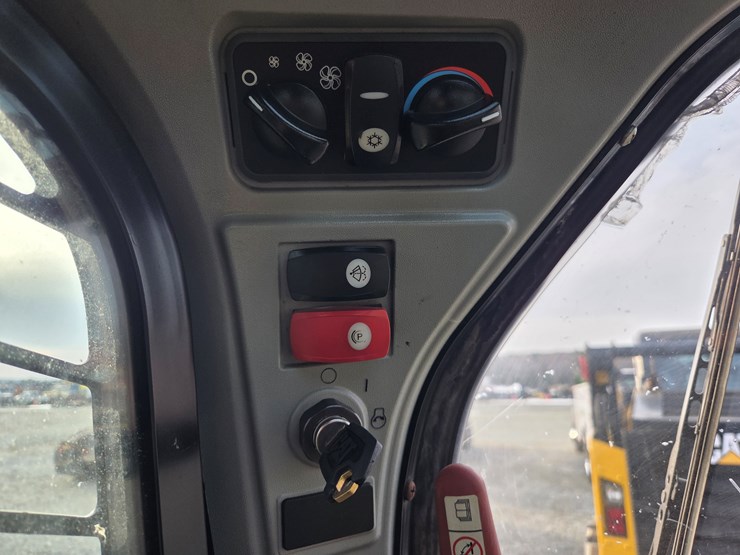 massey-ferguson-8-image-42