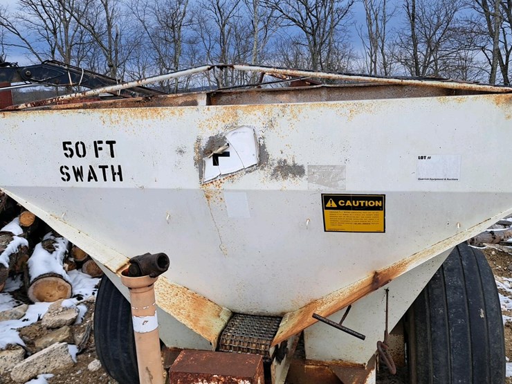 #710-•-fs-fertilizer-spreader-image-10