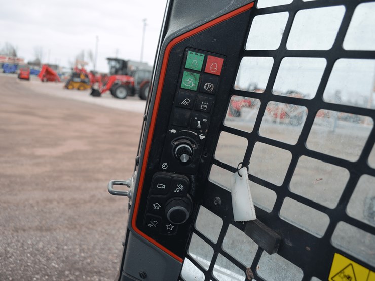 2023-bobcat-s62-image-16