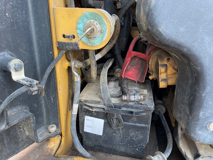 2017-caterpillar-259d-image-36