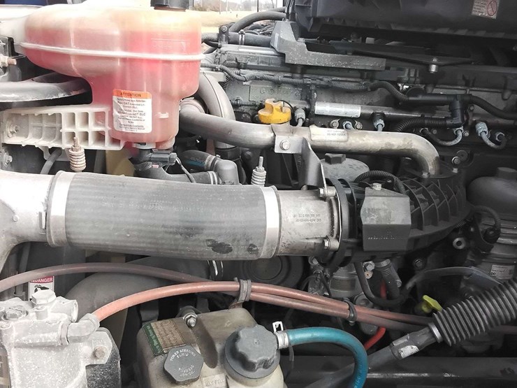 2018-freightliner-cascadia-126-image-17