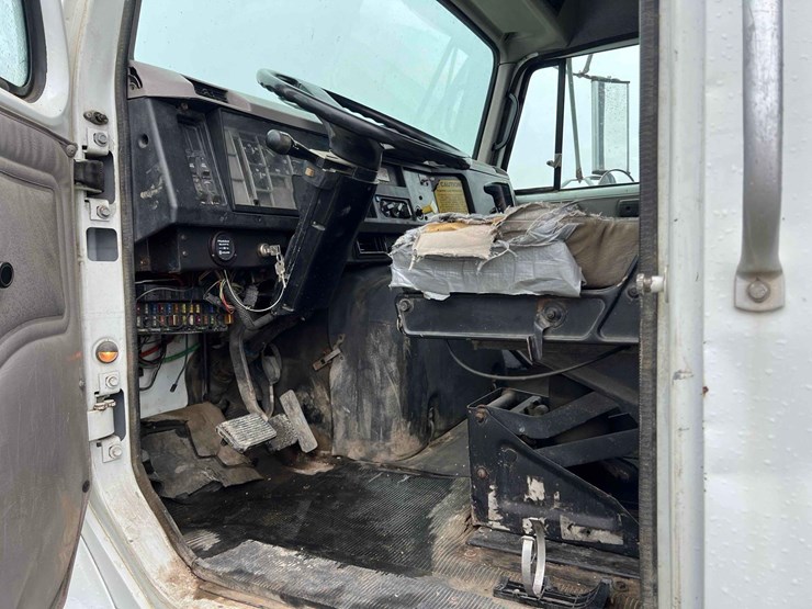 1999-international-2674-image-10