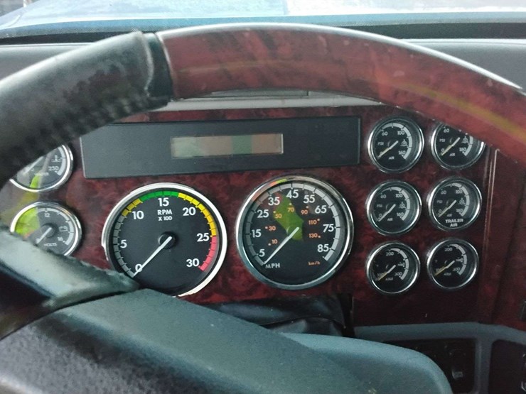 freightliner-cascadia-tractor-2015-freightliner-cascadia-3alxfb007gdg85229-mileage:-does-not-r-image-12