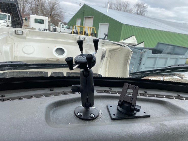 2016-peterbilt-325-image-61