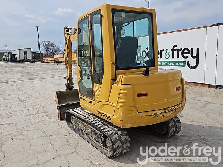 2014-takeuchi-tb235-image-3