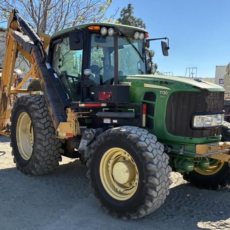 2005 JOHN DEERE 7130