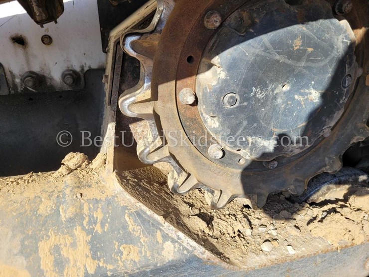 2021-bobcat-t740-image-17