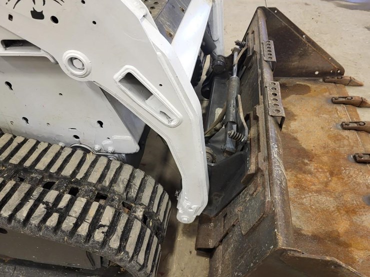 2012-bobcat-t190-image-30