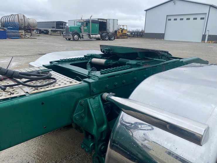 2002-peterbilt-379-image-47