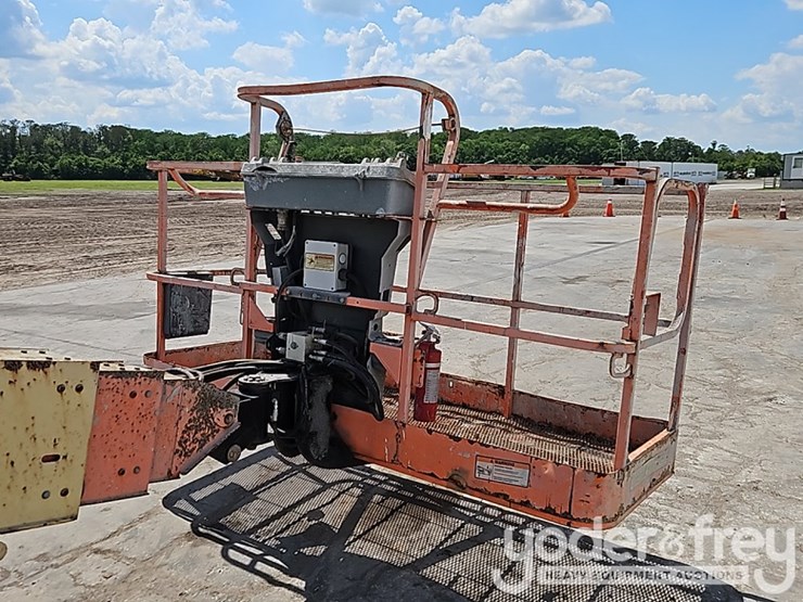 2016-jlg-600s-image-10