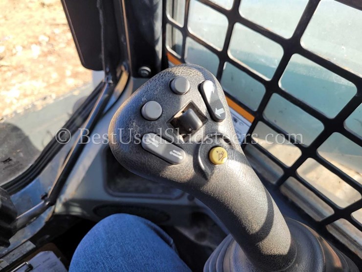 2021-bobcat-t740-image-13