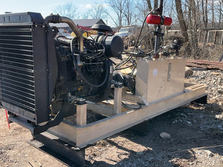 #200-•-iveco-power-unit-with-hydraulic-pumps-image-3