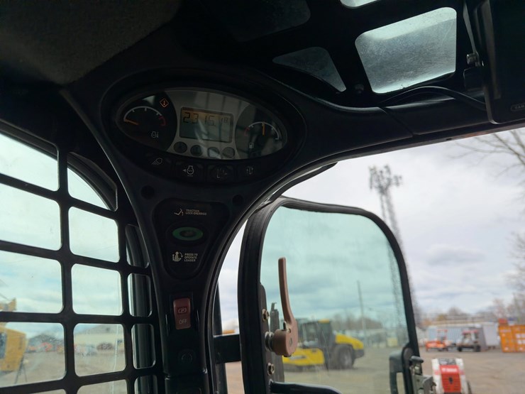 2020-bobcat-t740-image-25