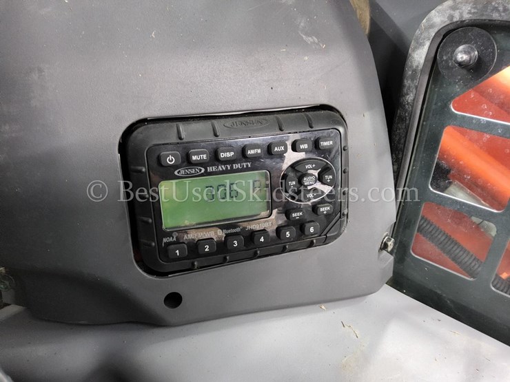 2019-kubota-svl95-2-skid-steer-loader-image-25