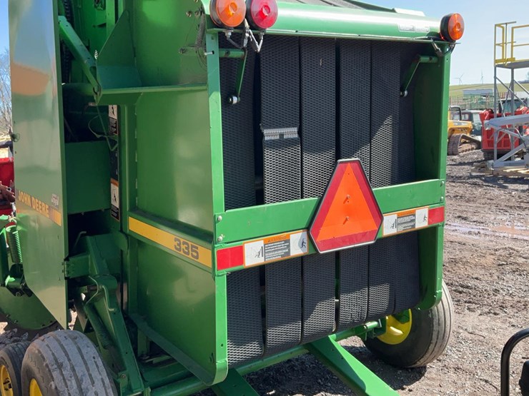 john-deere-335-image-18